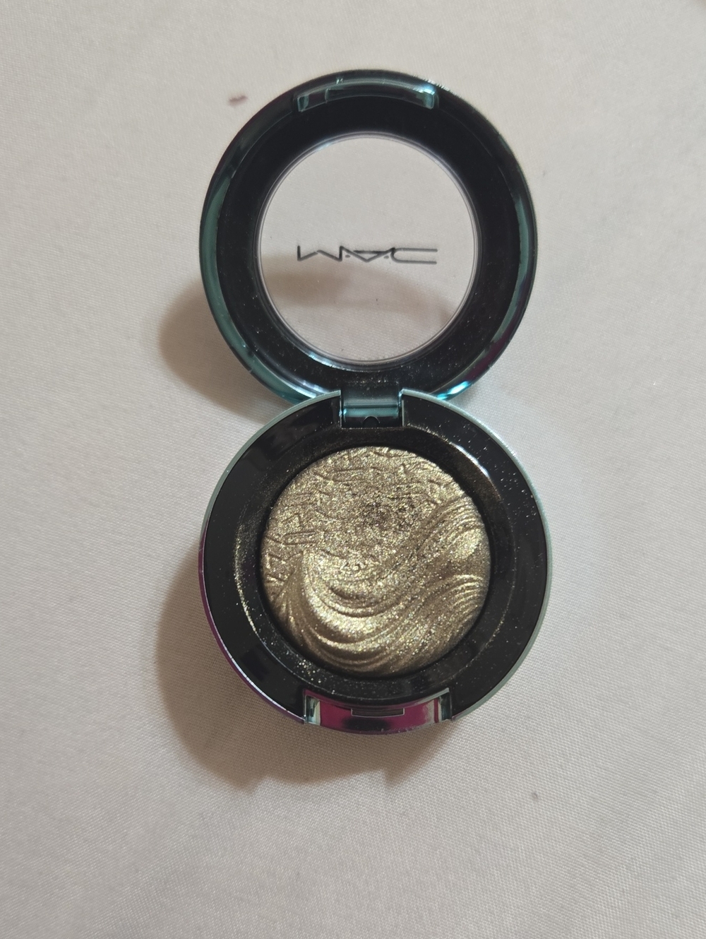 MAC Cosmetics Metallic Olive-Gold Baked Eyeshadow In SEA WORSHIP